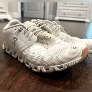 Cloud5 on-running tennis shoes size 7